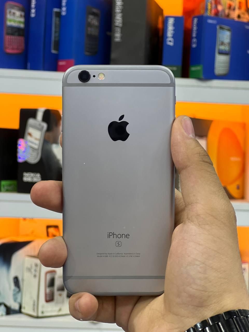 اپل iPhone 6s با حافظهٔ ۶۴ گیگابایت