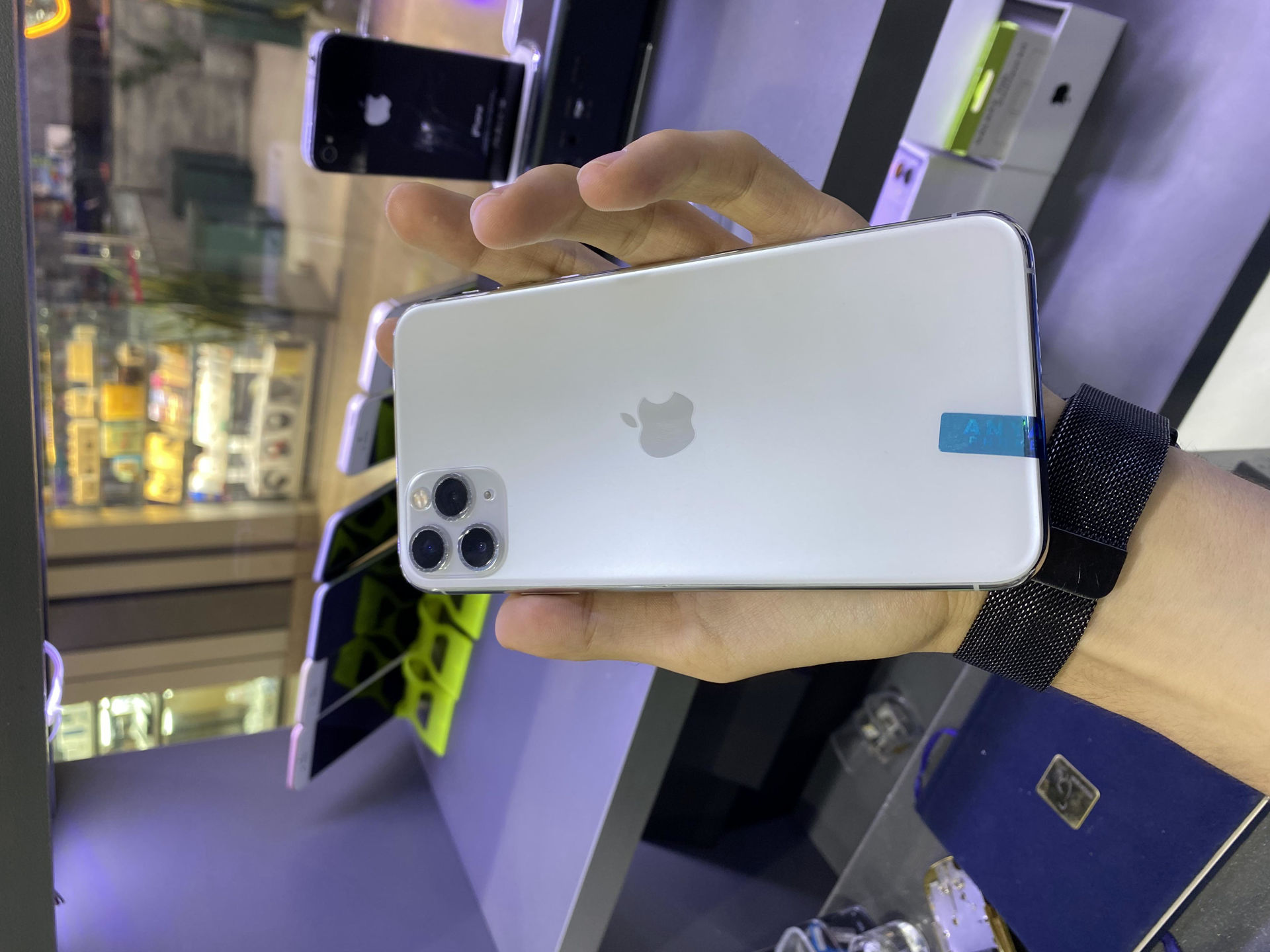 اپل iPhone 11 Pro Max با حافظهٔ ۲۵۶ گیگابایت